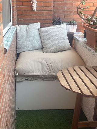 Banco de terraza beige y blanco