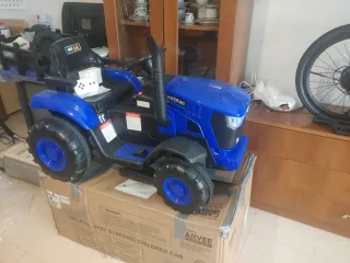 Tractor eléctrico infantil con remolque