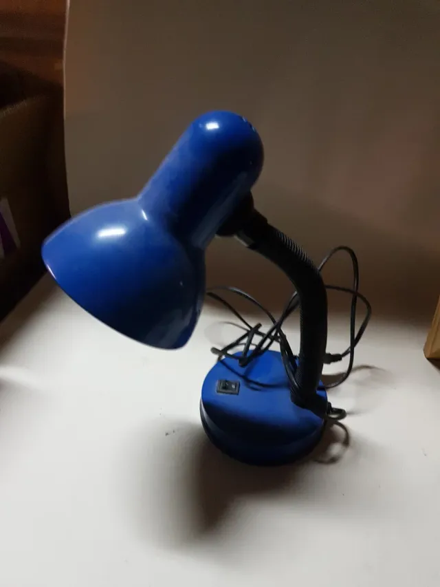 Lámpara de escritorio azul