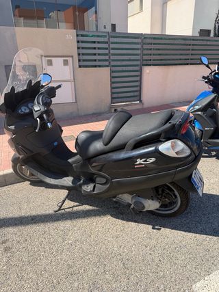 Piaggio X9 Evolution Maxi Scooter Negra