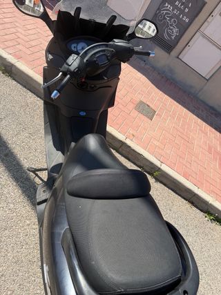 Piaggio X9 Evolution Maxi Scooter Negra