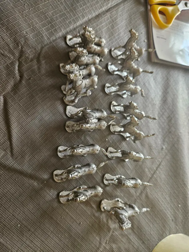 18 figuras de caballos de plomo 25mm