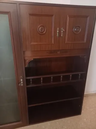 Mueble vitrina estantería madera y cristal