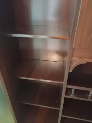 Mueble vitrina estantería madera y cristal