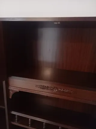 Mueble vitrina estantería madera y cristal