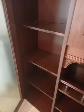 Mueble vitrina estantería madera y cristal