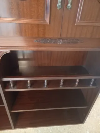 Mueble vitrina estantería madera y cristal