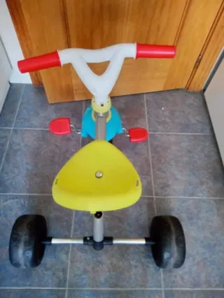 Triciclo correpasillos infantil