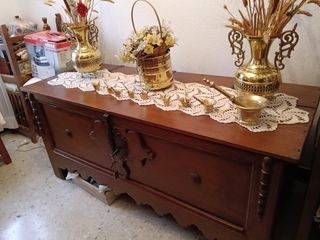 Arca de madera y metal