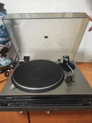 Altavoces AR Marrones y Beige