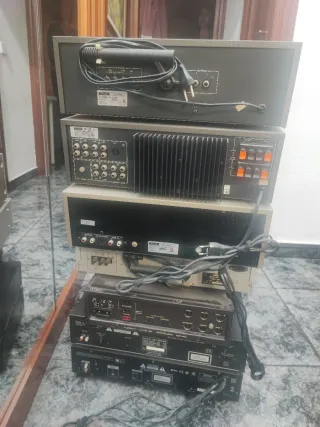 Altavoces AR Marrones y Beige