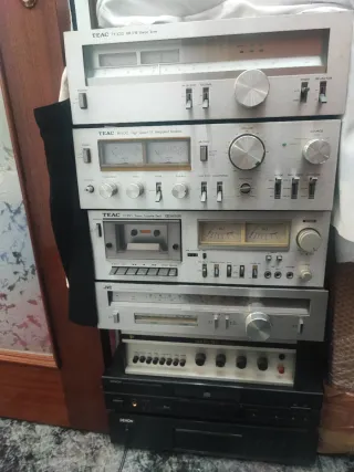 Altavoces AR Marrones y Beige