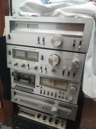 Altavoces AR Marrones y Beige