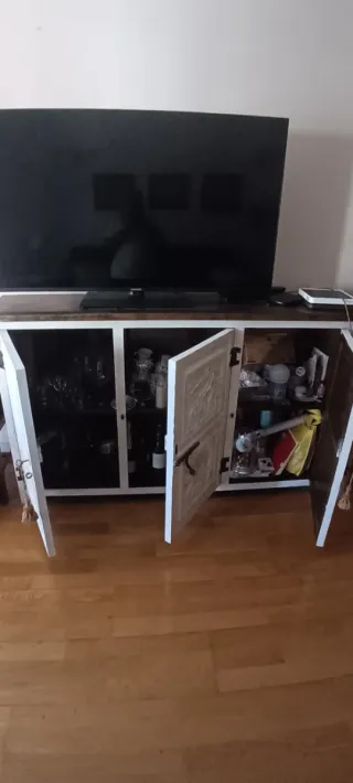 Aparador de madera maciza restaurado