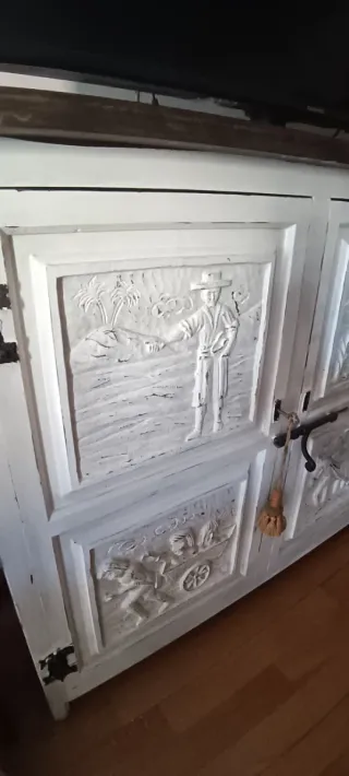 Aparador de madera maciza restaurado