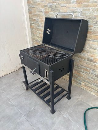 Barbacoa Kingstone Negra y Plateada mas funda.