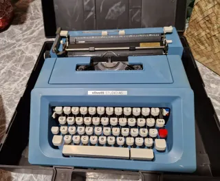 Máquina de escribir Olivetti Studio 46