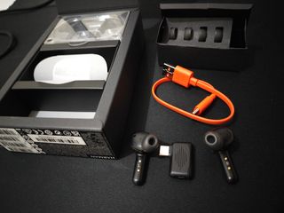 Auriculares JBL Quantum TWS Negros