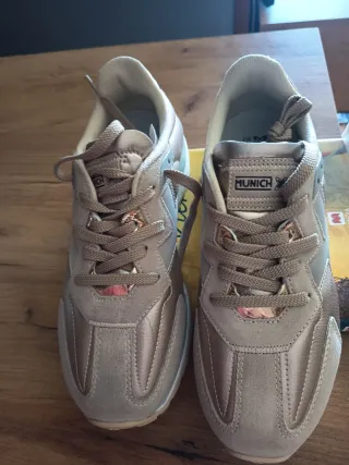 Deportivas Munich doradas beige