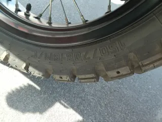 Neumático de moto al 90%