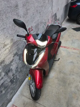 Honda SH125i Scooter Rojo/Negro