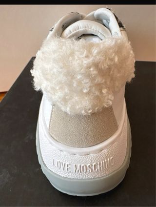 Sapatilhas Love Moschino bege e multicolor 38 nova