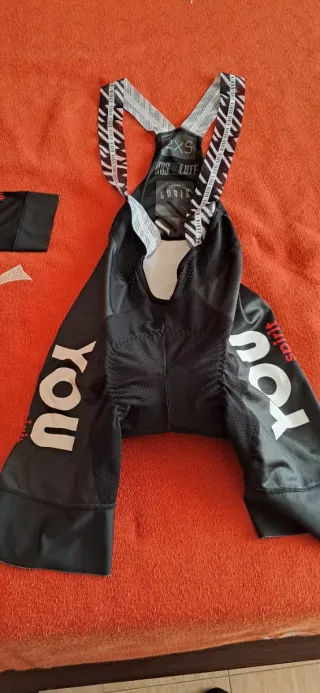 Conjunto gobik absolute niño. Talla  2XS