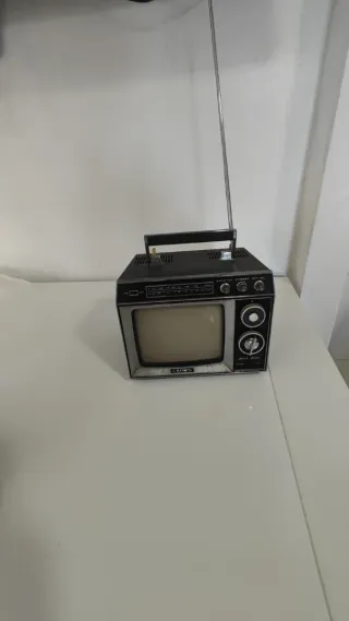 TV y Radio Portátil Crown Vintage