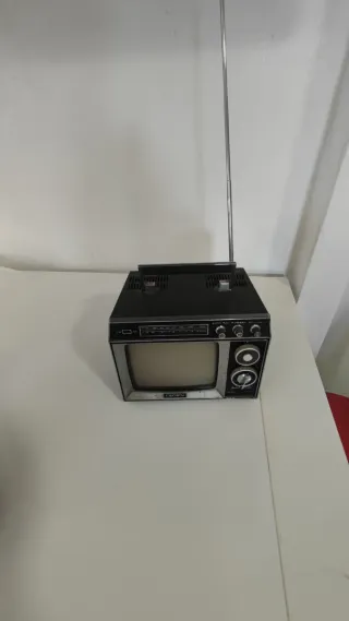 TV y Radio Portátil Crown Vintage