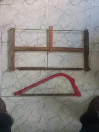 2 Serruchos Antiguos de Madera