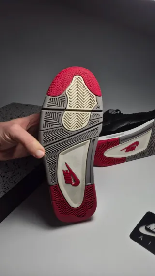 Jordan 4 Bred Reimagined size 40.5