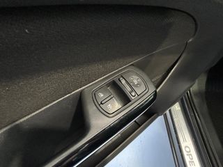 Opel Corsa 1.4i 100cv