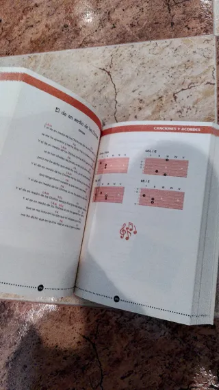 Libro 1000 Canciones y Acordes de Guitarra
