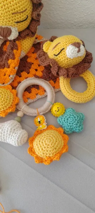 Lote Amigurumi León y Accesorios Bebé