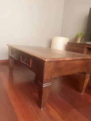 Mesa de centro colonial de madera