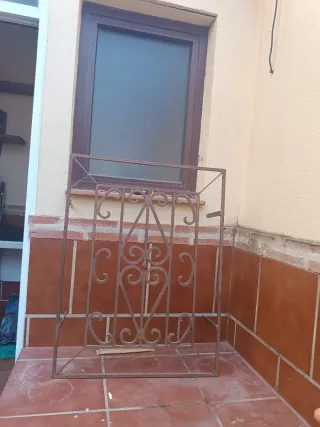 Reja de ventana de hierro forjado