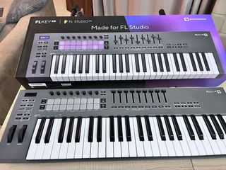 Teclado FLKeys49 Novation + soporte en X