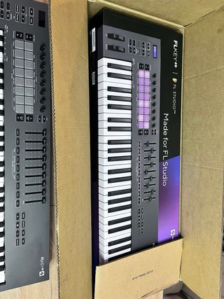 Teclado FLKeys49 Novation + soporte en X