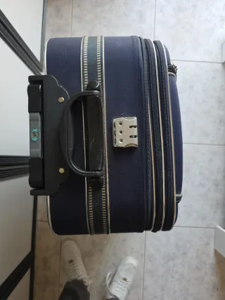 Maleta grande azul para ropa