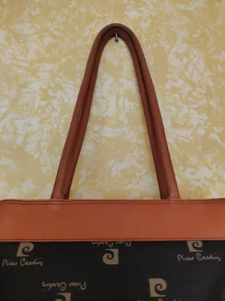 Bolso Pierre Cardin azul marino y marrón