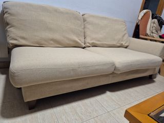 Sofá de tela beige