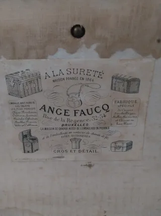 Arcón antiguo de madera