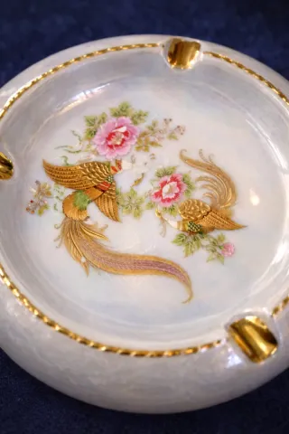 Cenicero Porcelana Bohemia Nacarada Dorada