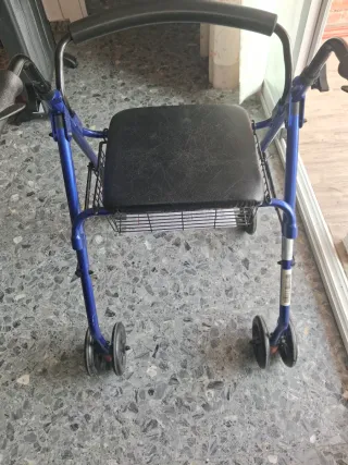Andador para mayores azul en muy buen estado