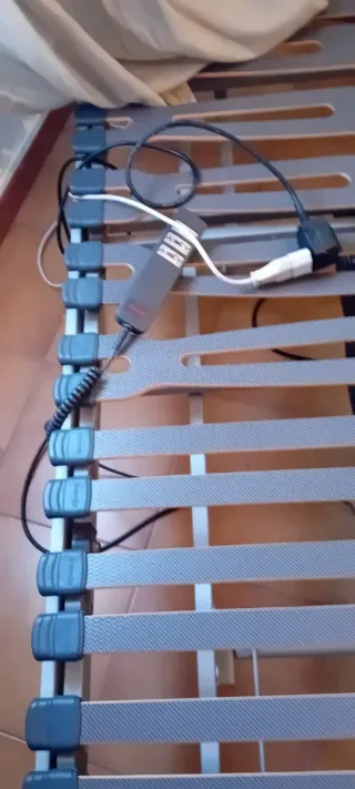 Cama articulada poco uso