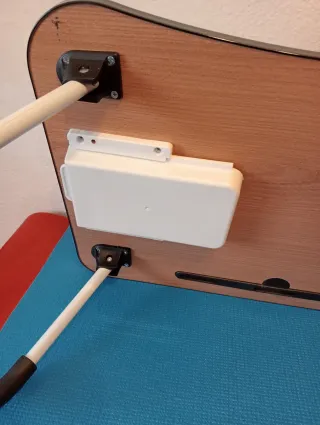 Mesa auxiliar para cama plegable