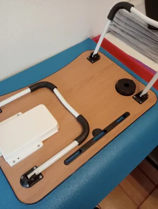 Mesa auxiliar para cama plegable