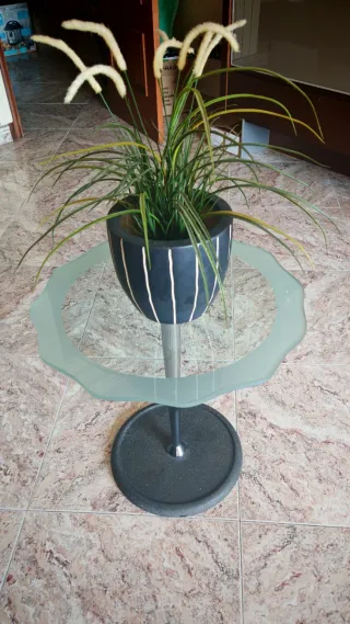 Mesa auxiliar cristal y metal