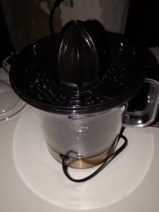 Exprimidor eléctrico nuevo