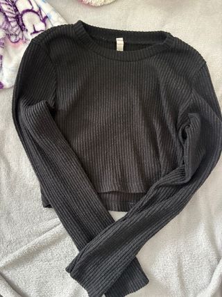 Camiseta negra de manga larga acanalada